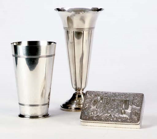 A GROUP OF AMERICAN AND CONTINENTAL SILVER TABLE ARTICLES,