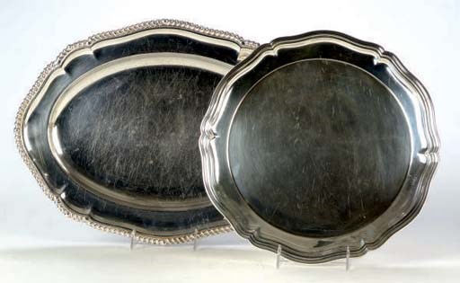 A GROUP OF AMERICAN SILVER AND ENGLISH SILVER-PLATED SERVING TRAYS,