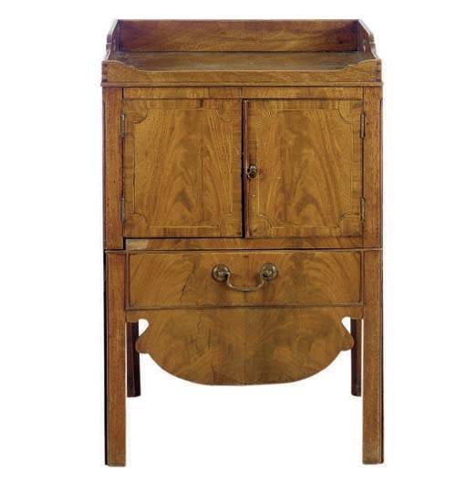 AN ENGLISH MAHOGANY TRAY TOP BEDSIDE TABLE,