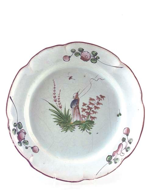 A PAIR OF EASTERN FRENCH FAIENCE DISHES