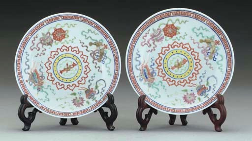 A Pair of Chinese famille rose dishes, 20th Century
