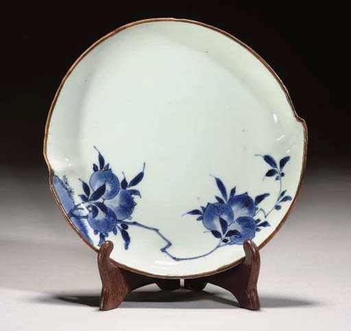 A Chinese blue and white peach-shaped dish, Tianqi