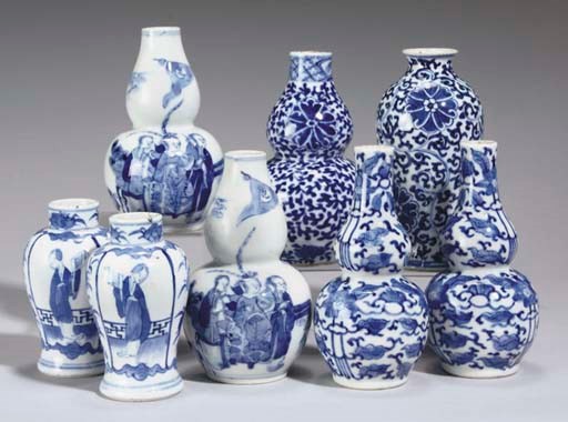 Eight Chinese small blue and white vases, 19th Century