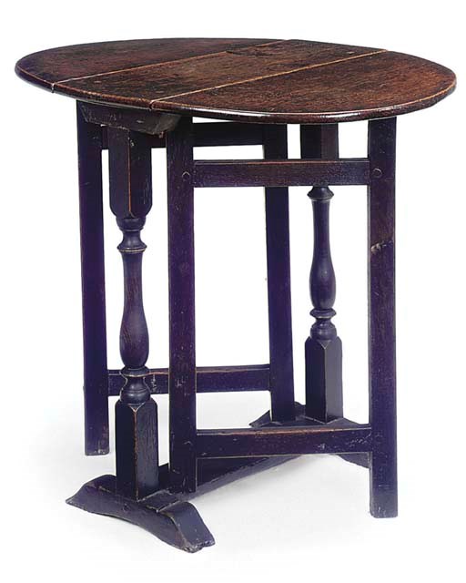 A SMALL OAK GATELEG TABLE
