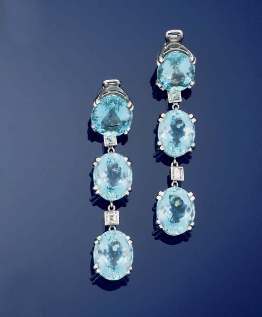 A PAIR OF AQUAMARINE EARPENDANTS
