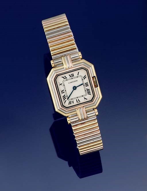 A LADY'S 18CT. THREE COLOUR GOLD QUARTZ WRISTWATCH, BY CARTIER