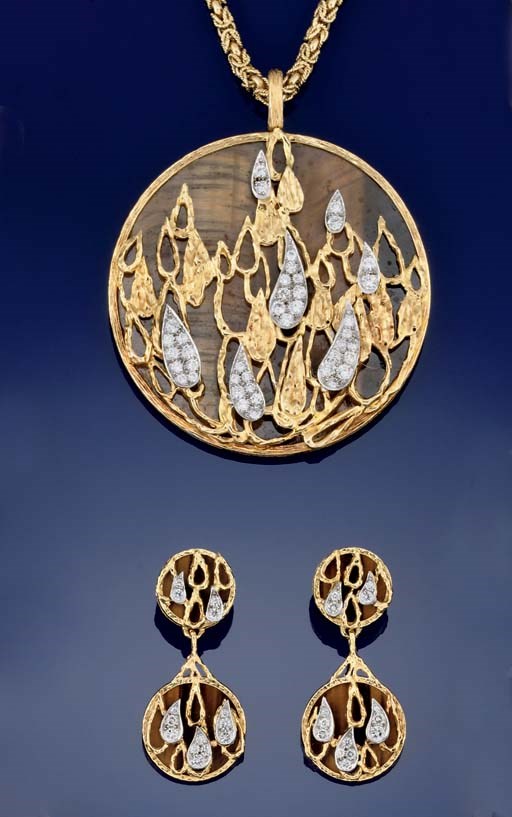 AN 18CT. GOLD, DIAMOND AND TIGER'S EYE PENDANT AND EARPENDANTS, BY KUTCHINSKY