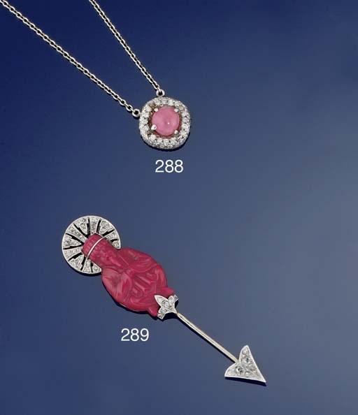 A CONCH PEARL AND DIAMOND PENDANT NECKLACE