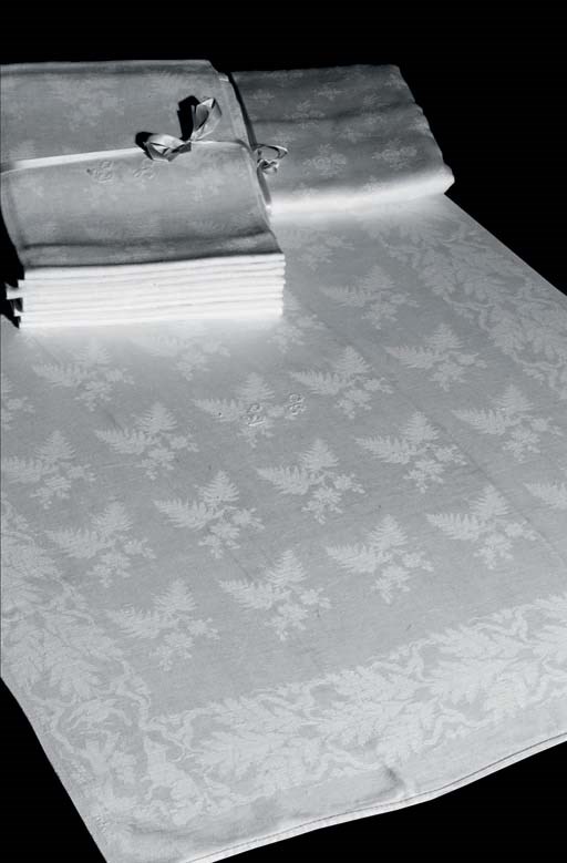 A SET OF NINE DAMASK LINEN NAPKINS