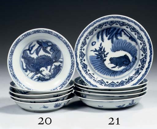 A set of five late Ming blue and white small saucer dishes