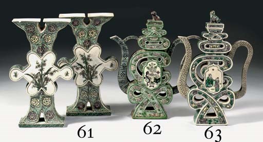 A biscuit famille verte ewer and cover