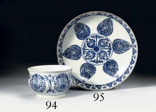 A BLUE AND WHITE SAUCER DISH