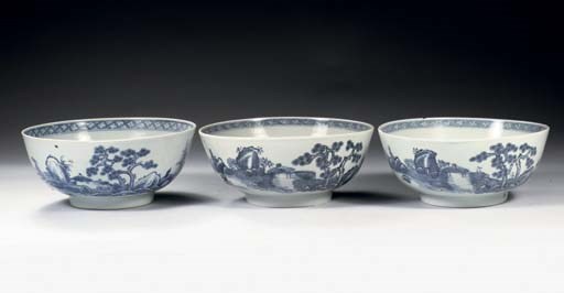 A set of three blue and white 'Nanking cargo' bowls