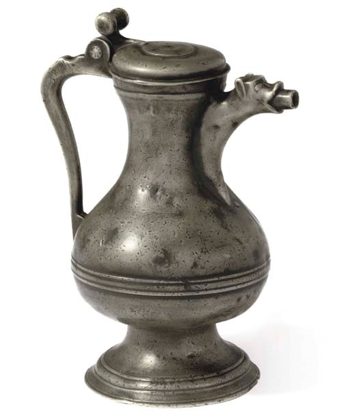 A UNIQUE ENGLISH PEWTER SPOUTED FLAGON OR EWER