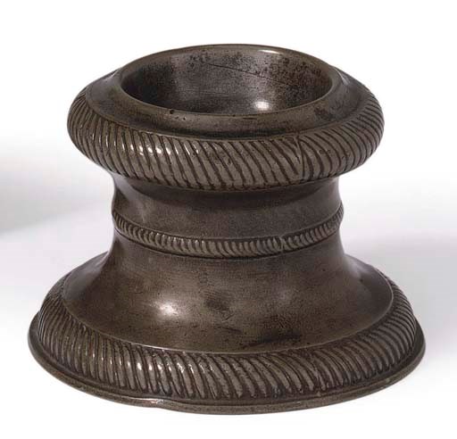 AN ENGLISH PEWTER CAPSTAN SALT