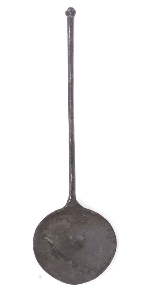 AN ENGLISH PEWTER FLATTENED-ACORN KNOP SPOON