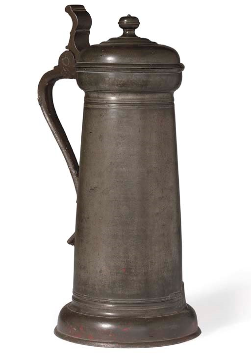 A MASSIVE JAMES I PEWTER 'BUN' LID FLAGON