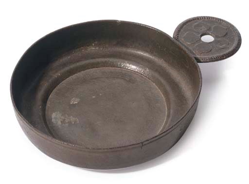 AN ENGLISH PEWTER PORRINGER