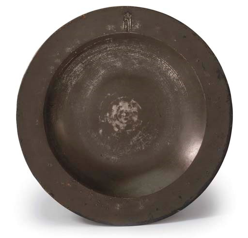 AN IMPORTANT ENGLISH PEWTER PLATE STRUCK WITH THE PRINCE OF WALES FEATHER MOTIF
