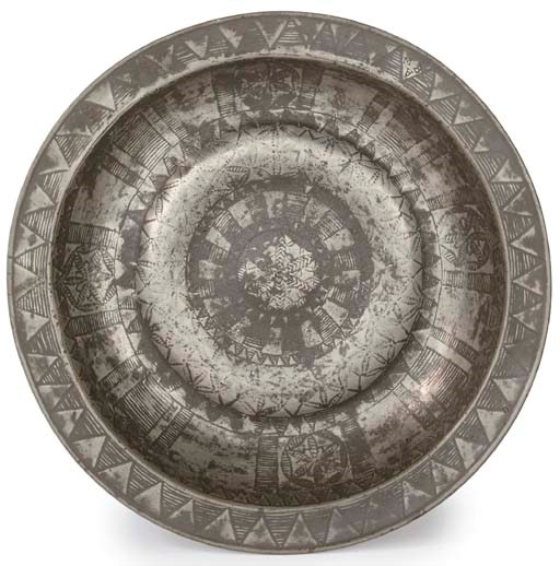 A RARE ELIZABETHAN PEWTER DISH WITH LINE ENGRAVED DECORATION