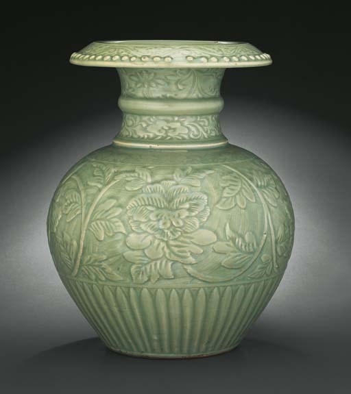 AN IMPORTANT AND EXTREMELY RARE LONGQUAN CELADON VASE, SHI LIU ZUN
