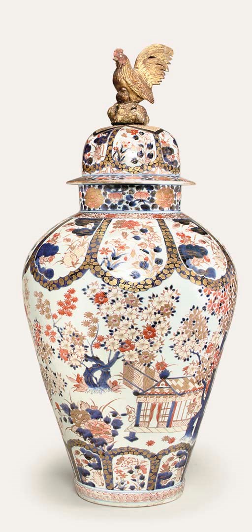 AN IMPRESSIVE IMARI VASE AND COVER