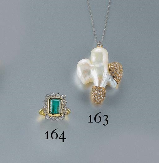PENDENTE IN ORO, PERLA COLTIVATA SCARAMAZZA E DIAMANTI