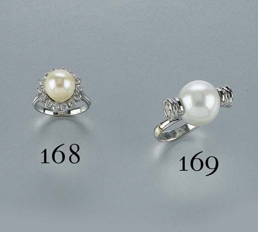ANELLO IN ORO CON PERLA COLTIVATA E BRILLANTI