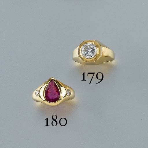 ANELLO IN ORO CON RUBINO E BRILLANTI