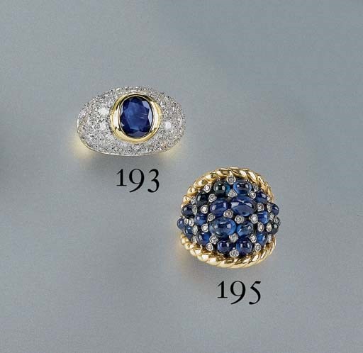 ANELLO A CUPOLA IN ORO BICOLORE, ZAFFIRO E DIAMANTI
