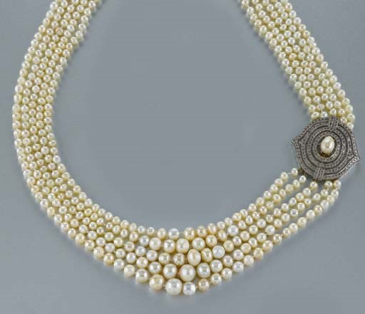 COLLANA IN PERLE NATURALI E DIAMANTI