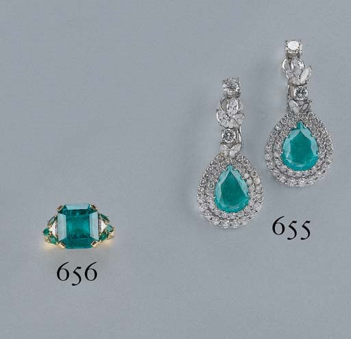 ANELLO IN ORO CON SMERALDO E DIAMANTI, FIRMATO BULGARI