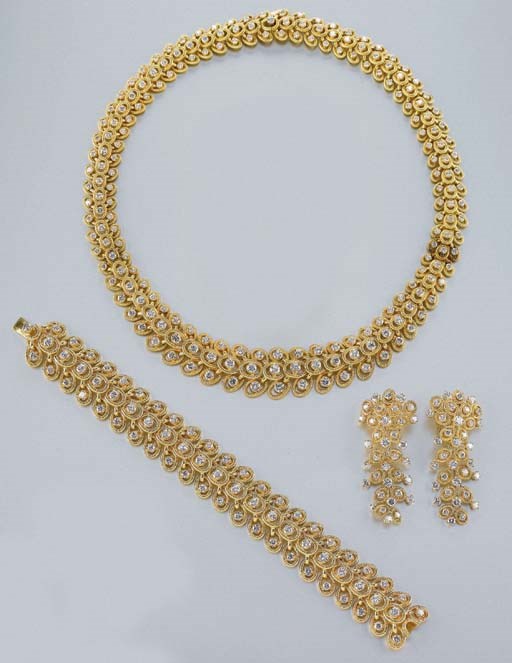 PARURE IN ORO E DIAMANTI, FIRMATA BULGARI