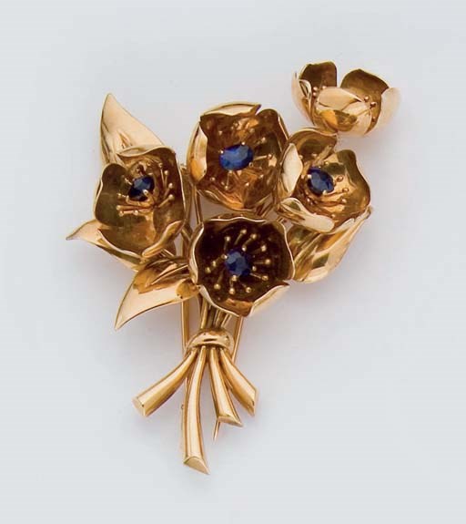 CLIP "GERBE DE FLEURS" EN OR ET SAPHIRS, PAR VAN CLEEF & ARPELS