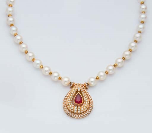 COLLIER PERLES DE CULTURE, RUBIS ET DIAMANTS