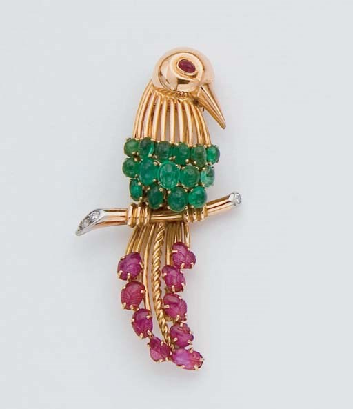 CLIP OISEAU EMERAUDES, RUBIS ET DIAMANTS, PAR MAUBOUSSIN