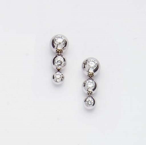 BRACELET ET PAIRE DE BOUCLES D'OREILLES DIAMANTS, PAR CARTIER