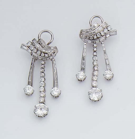 PAIRE DE PENDANTS D'OREILLES DIAMANTS