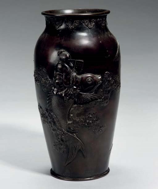 A Japanese bronze vase, 19th century