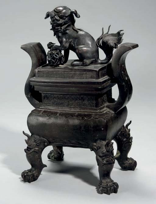 A Chinese bronze censer and cover, 16th/17th Century