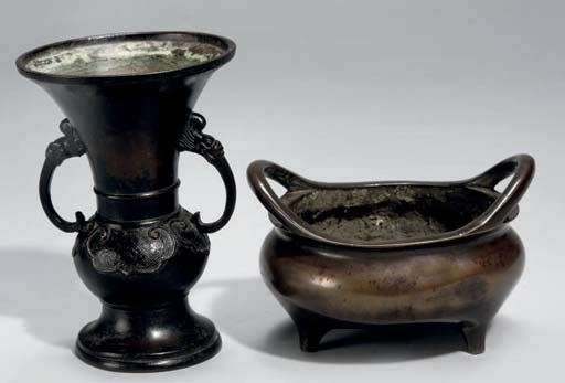 A Chinese bronze gu vase, 17th Century and later