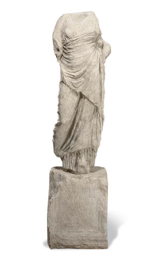 A CARVED MARBLE CORINTHIAN CAPITAL