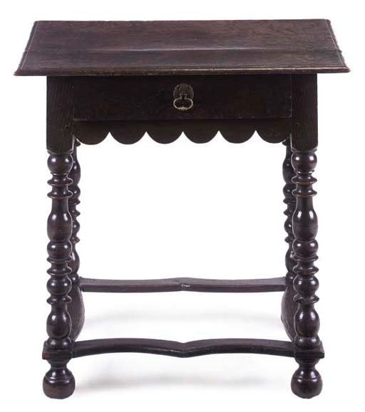 AN OAK SIDE TABLE