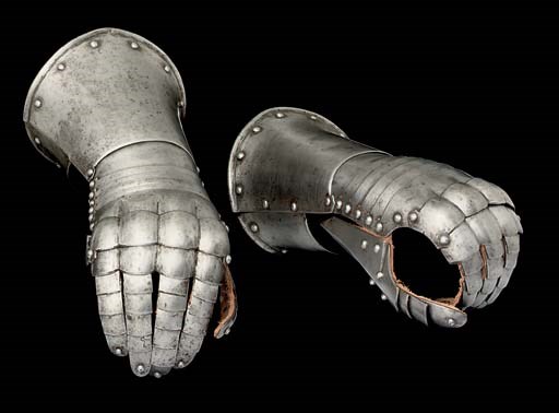 A PAIR OF ITALIAN GAUNTLETS, IN 17TH CENTURY STYLE