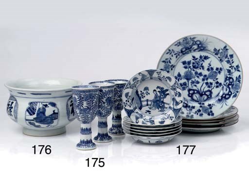 A set of six Chinese blue and white saucer dishes and a set of five blue and white plates