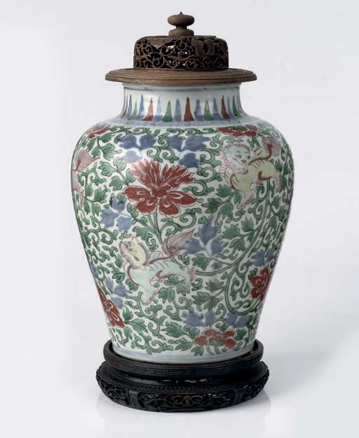 A Chinese Transitional wucai baluster vase