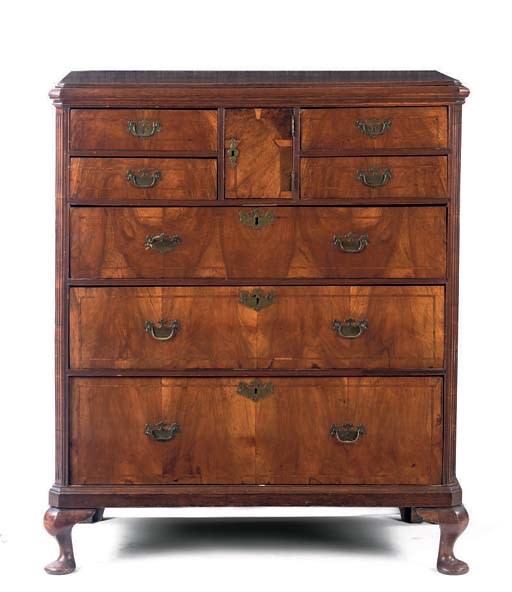 AN OAK AND WALNUT CHEST OF DRAWERS