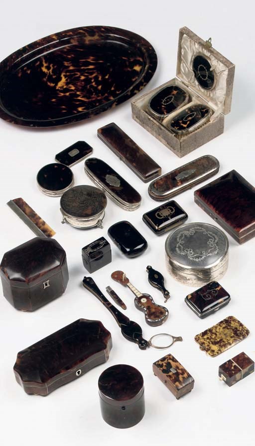 A COLLECTION OF TWENTY-ONE VARIOUS DUTCH AND ENGLISH TORTOISESHELL OBJECTS