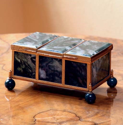 AN ORMOLU-MOUNTED MOSS AGATHE JEWELLERY BOX