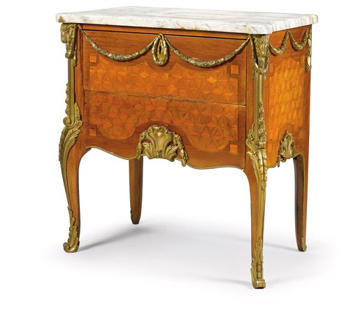 A FRENCH ORMOLU-MOUNTED MAHOGANY, TULIPWOOD AND PARQUETRY COMMODE
